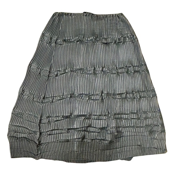 Babette Black Pleated Textured Skirt | Size Small | Made in USA - Picture 2 of 5